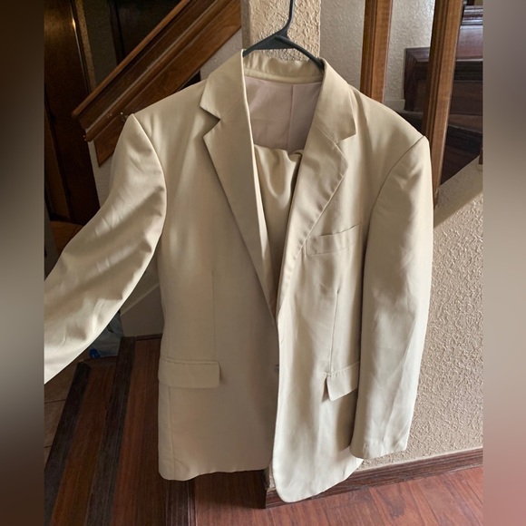 Gucci Other - Tan Gucci suit with slacks